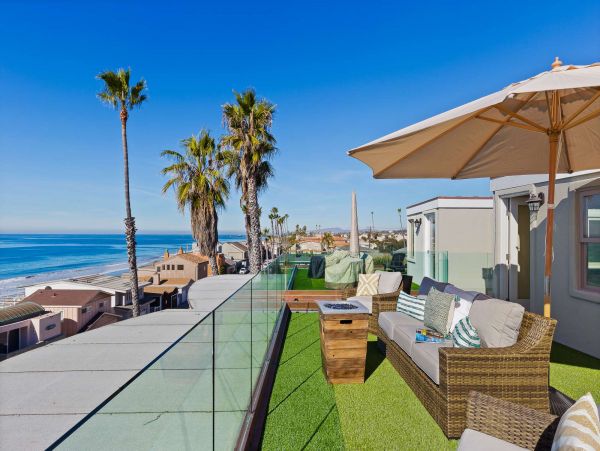 Gorgeous Vacation Home Located 2nd Row Ocean 14 Guests
