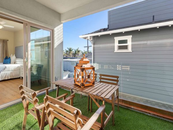 Gorgeous Vacation Home Located 2nd Row Ocean 14 Guests