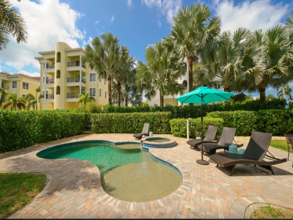 Siesta Key Vacation Penthouse Two Blocks From Beach 8 Guests