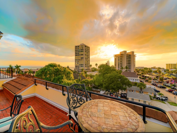 Siesta Key Vacation Penthouse Two Blocks From Beach 8 Guests