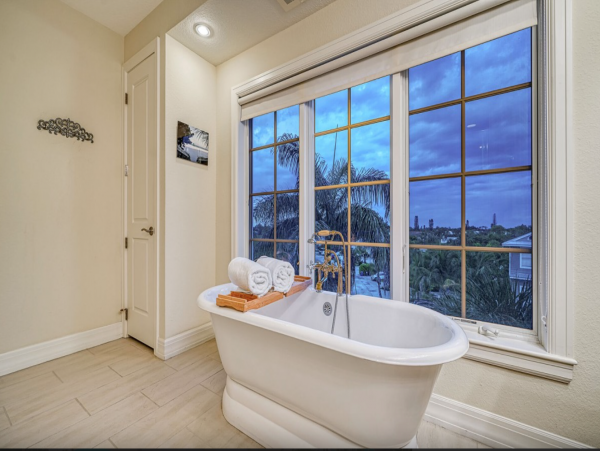 Siesta Key Vacation Penthouse Two Blocks From Beach 8 Guests