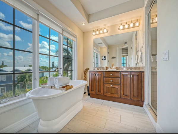 Siesta Key Vacation Penthouse Two Blocks From Beach 8 Guests