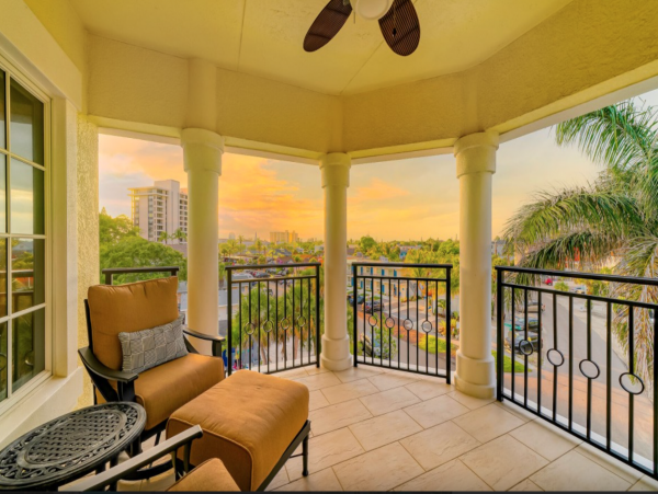 Siesta Key Vacation Penthouse Two Blocks From Beach 8 Guests