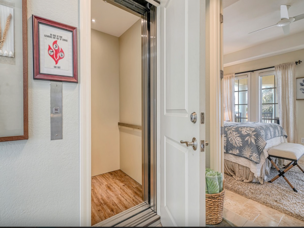 Siesta Key Vacation Penthouse Two Blocks From Beach 8 Guests