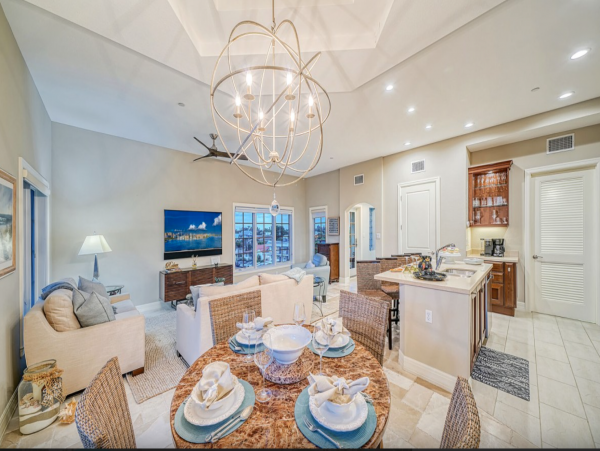 Siesta Key Vacation Penthouse Two Blocks From Beach 8 Guests