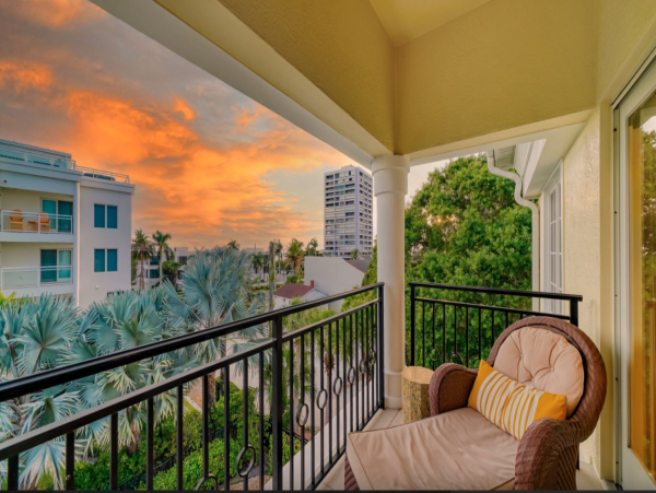 Siesta Key Vacation Penthouse Two Blocks From Beach 8 Guests