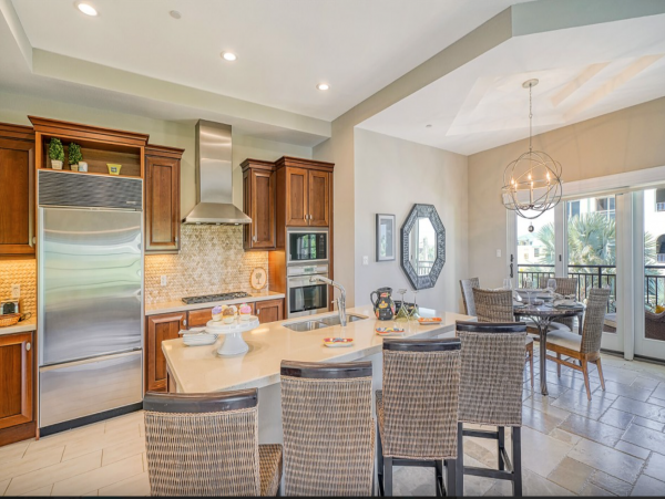 Siesta Key Vacation Penthouse Two Blocks From Beach 8 Guests