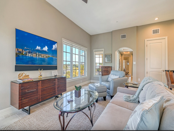 Siesta Key Vacation Penthouse Two Blocks From Beach 8 Guests