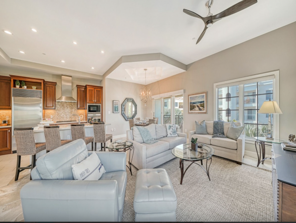 Siesta Key Vacation Penthouse Two Blocks From Beach 8 Guests