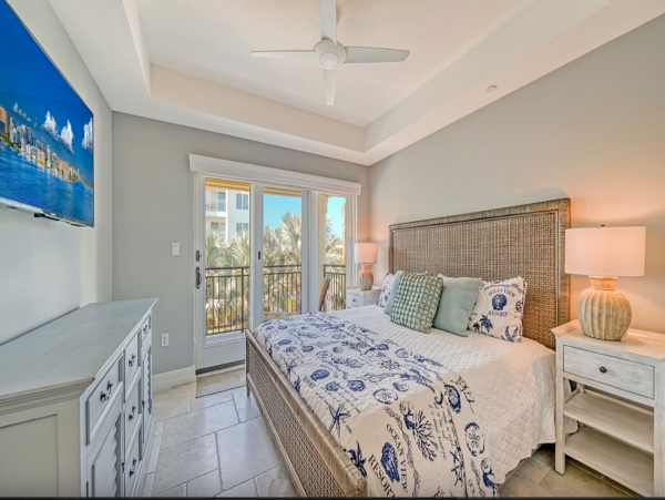 Siesta Key Vacation Penthouse Two Blocks From Beach 8 Guests