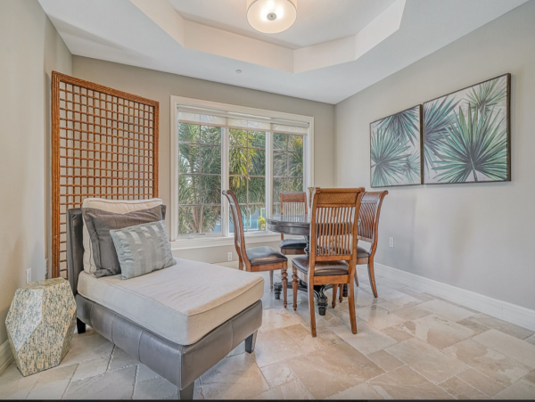 Siesta Key Vacation Penthouse Two Blocks From Beach 8 Guests