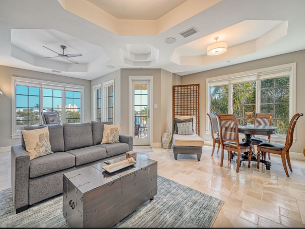 Siesta Key Vacation Penthouse Two Blocks From Beach 8 Guests