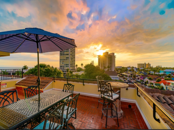 Siesta Key Vacation Penthouse Two Blocks From Beach 8 Guests