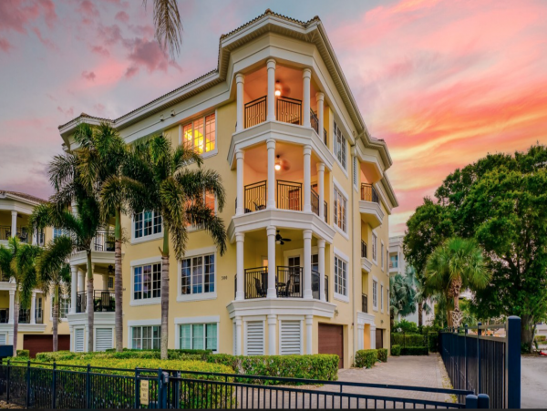 Siesta Key Vacation Penthouse Two Blocks From Beach 8 Guests