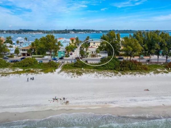 Charming Vacation Home Just Steps From Gulf Of Mexico