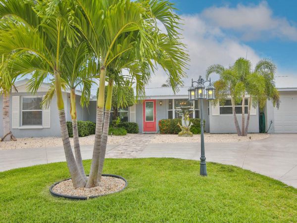 Vacation Rental Home With Boat Dock And Private Pool