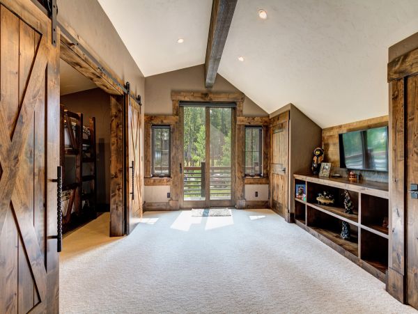Luxury Breckenridge 5 Bedroom Home with Game Room and Views