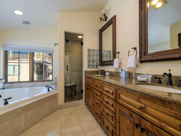 Mountain Village Vacation Home Five Bedroom Mountain Views