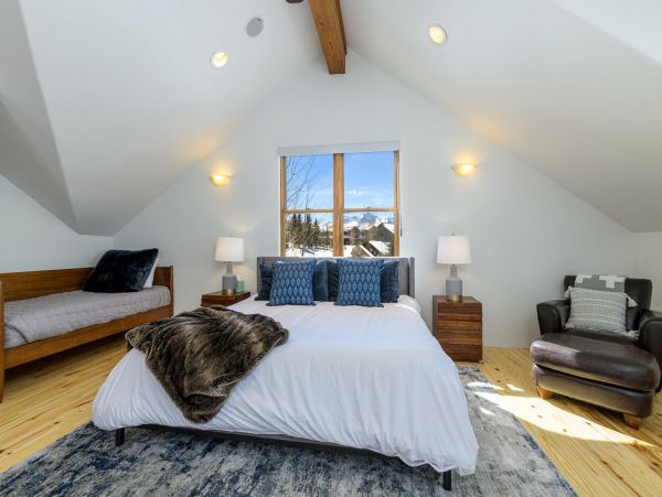 Mountain Village Vacation Home Five Bedroom Mountain Views