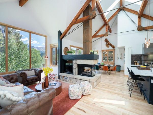 Walk to Ski Six Bedroom Home Great Mountain Views & Hot Tub