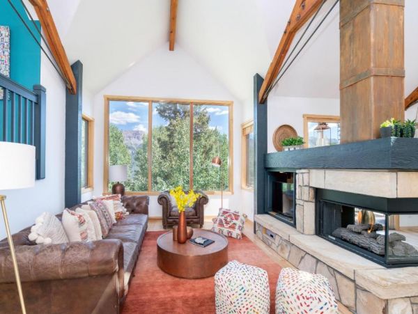 Walk to Ski Six Bedroom Home Great Mountain Views & Hot Tub
