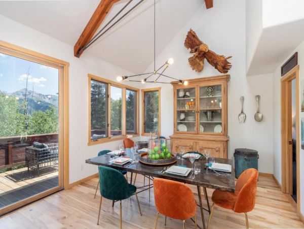 Walk to Ski Six Bedroom Home Great Mountain Views & Hot Tub