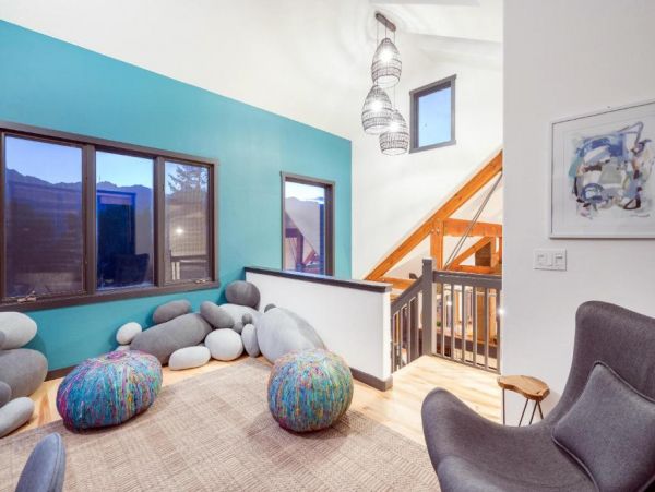 Walk to Ski Six Bedroom Home Great Mountain Views & Hot Tub