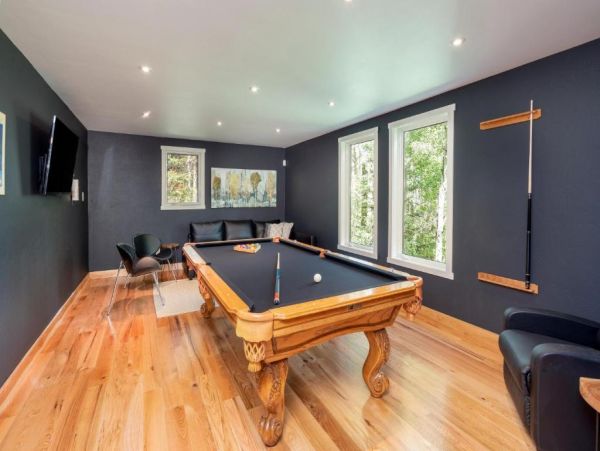 Walk to Ski Six Bedroom Home Great Mountain Views & Hot Tub