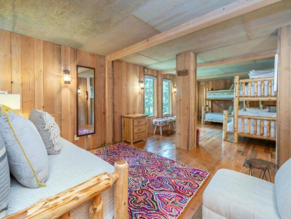 Walk to Ski Six Bedroom Home Great Mountain Views & Hot Tub
