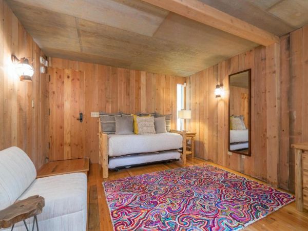 Walk to Ski Six Bedroom Home Great Mountain Views & Hot Tub