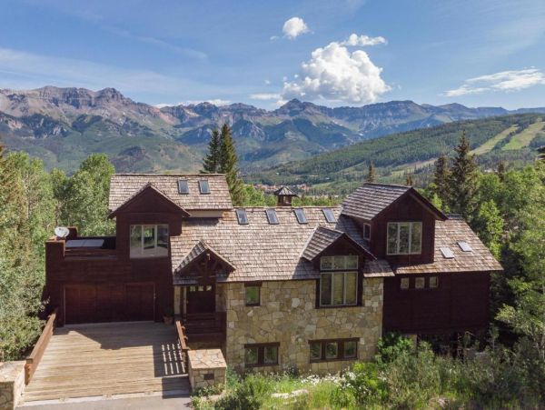 Walk to Ski Six Bedroom Home Great Mountain Views & Hot Tub