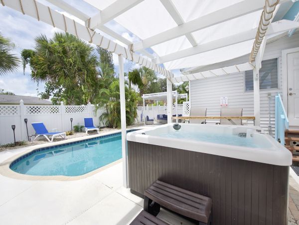 Charming Vacation Home in Fort Myers With Private Pool