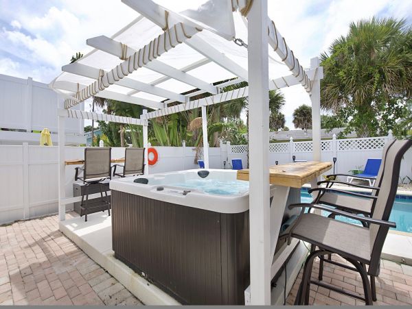 Charming Vacation Home in Fort Myers With Private Pool
