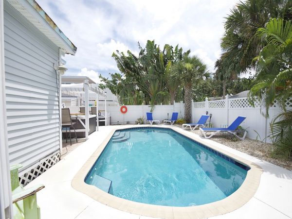 Charming Vacation Home in Fort Myers With Private Pool