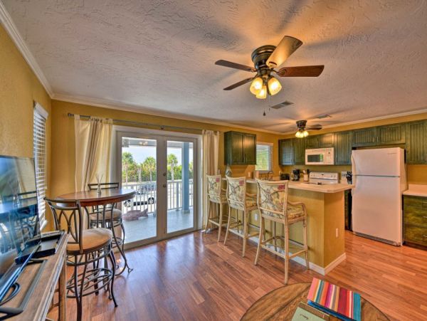 Beachside Charming Vacation Condo on Lido Key