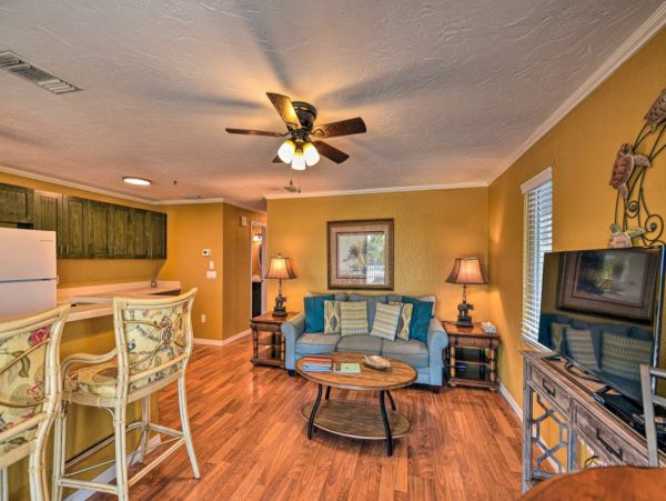 Beachside Charming Vacation Condo on Lido Key