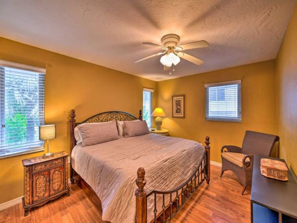 Beachside Charming Vacation Condo on Lido Key