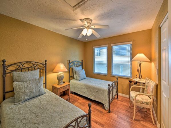 Beachside Charming Vacation Condo on Lido Key