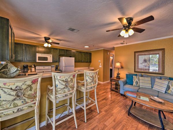Beachside Charming Vacation Condo on Lido Key