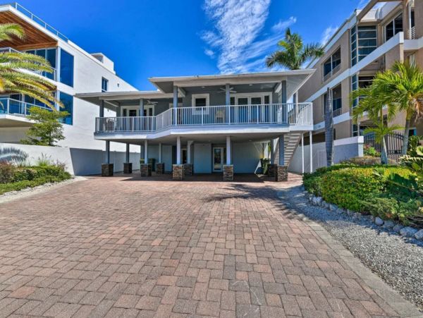 Beachside Charming Vacation Condo on Lido Key