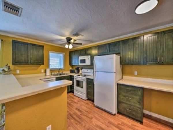 Beachside Charming Vacation Condo on Lido Key