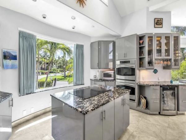 Longboat Key Canal-Front Home With Pool And Dock