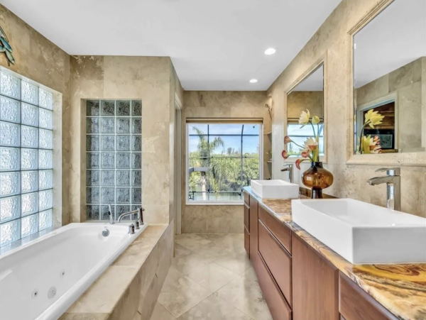 Longboat Key Canal-Front Home With Pool And Dock