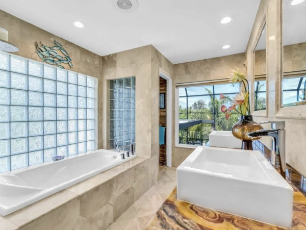 Longboat Key Canal-Front Home With Pool And Dock