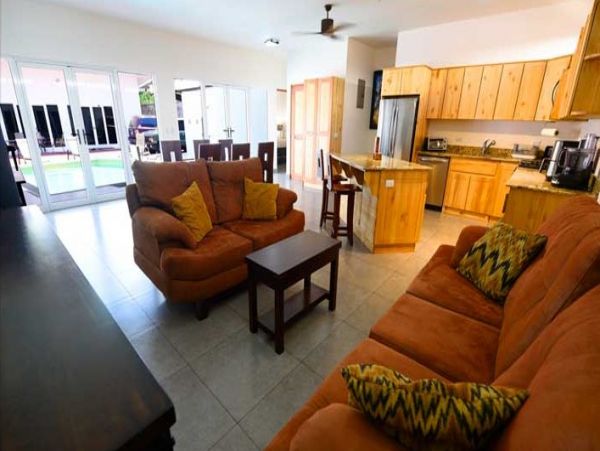 Comfortable 5 Bedroom Duplex with Private Pool in Jaco