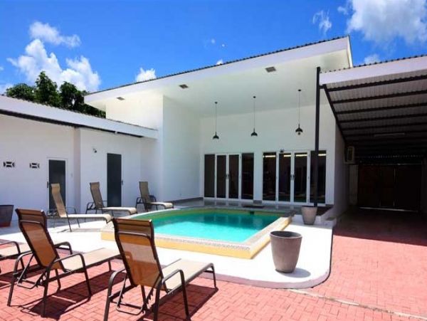 Comfortable 5 Bedroom Duplex with Private Pool in Jaco