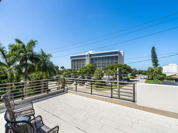 Modern Sophisticated Lido Key Luxury Vacation Pool Home