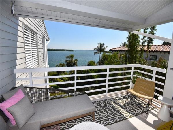 Longboat Key Vacation Condo With Pool Sleeps Six Guests