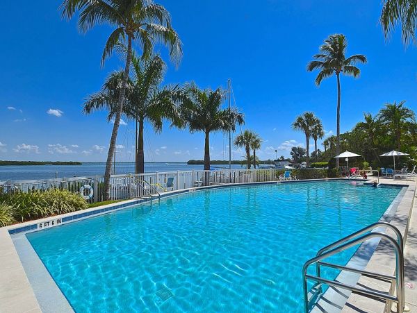 Longboat Key Vacation Condo With Pool Sleeps Six Guests