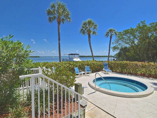Longboat Key Vacation Condo With Pool Sleeps Six Guests